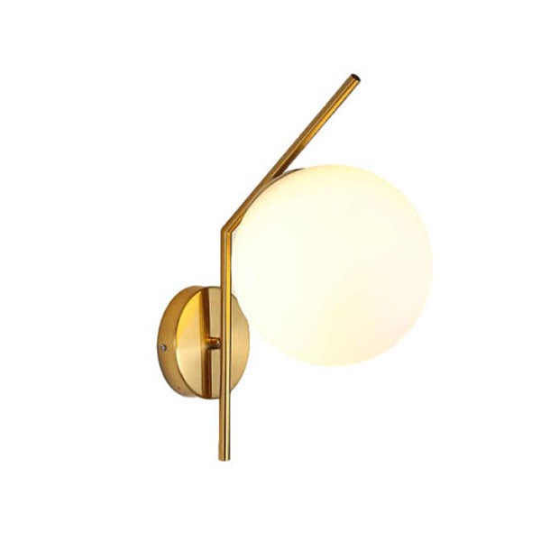 Arandela Dourada Globo Vidro Branco 18 cm Haste Diagonal Ace77